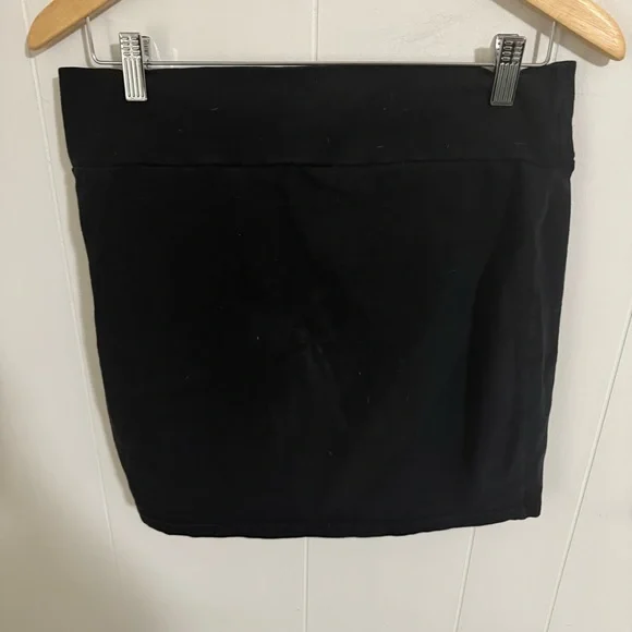 Cotton On Black Mini Skirt - Picture 2 of 3